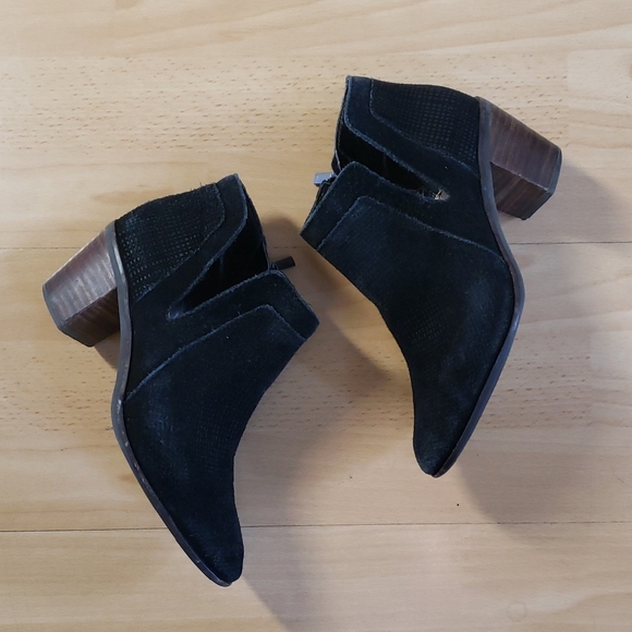Lucky Brand Black Ankle Boots - Picture 1 of 8